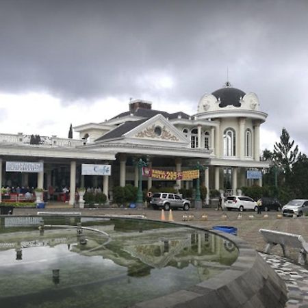 Villa Musti Green Apple Cipanas Sindanglaya Exterior photo