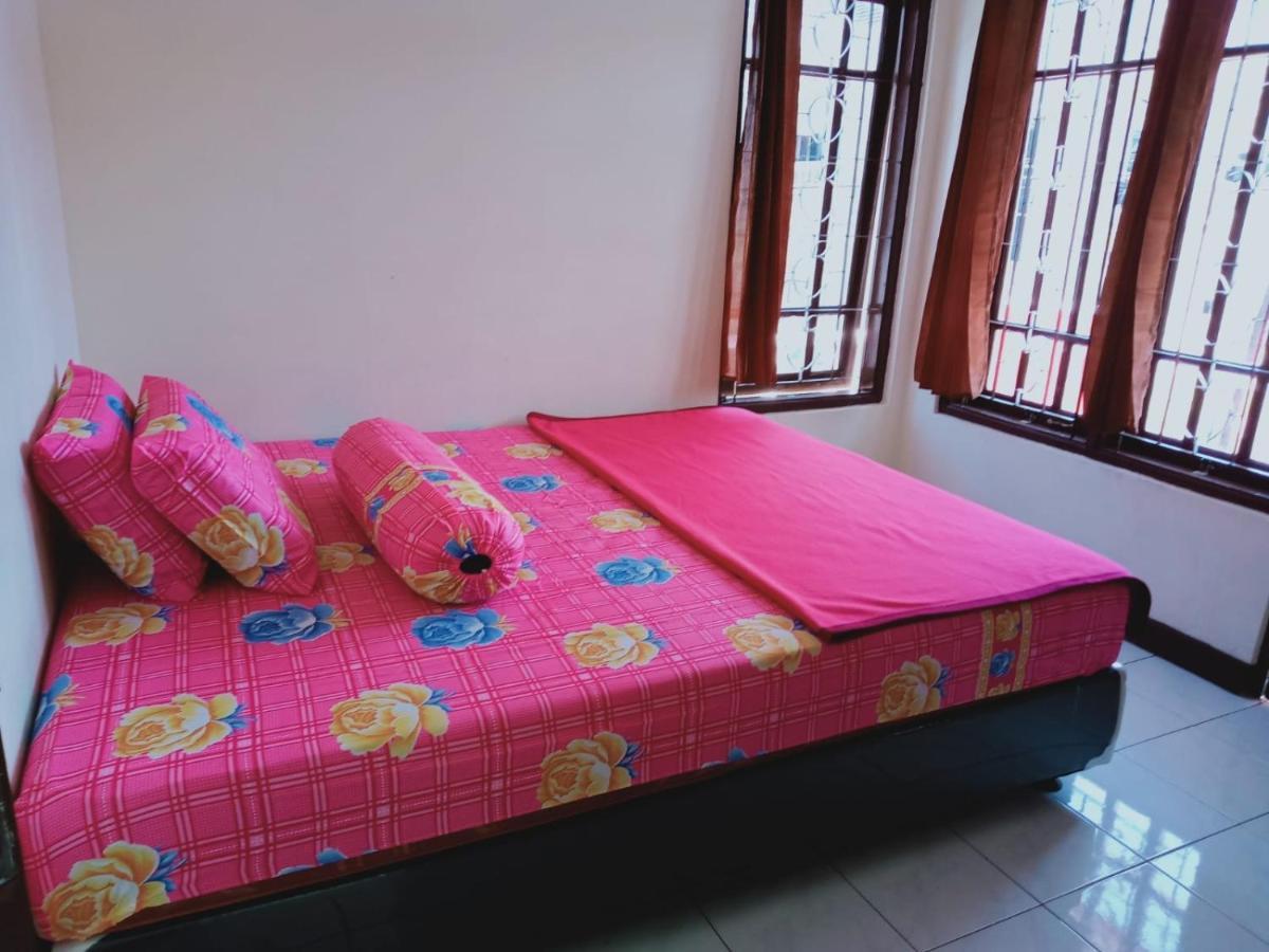 Villa Musti Green Apple Cipanas Sindanglaya Exterior photo