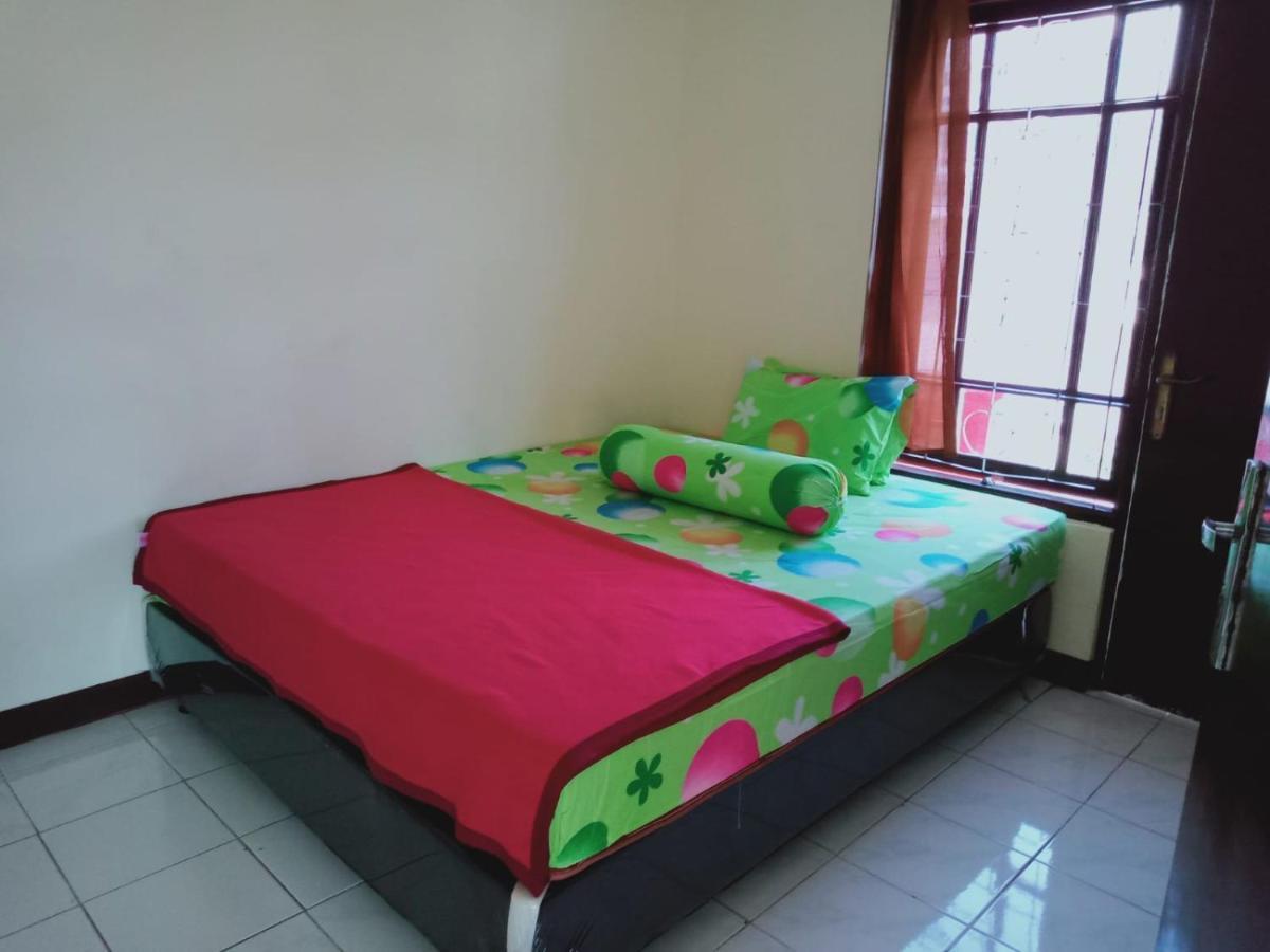 Villa Musti Green Apple Cipanas Sindanglaya Exterior photo